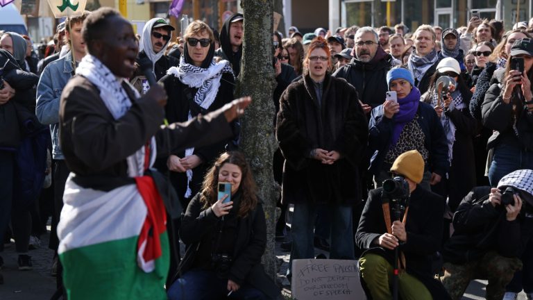 La Germania cerca di deportare 4 sostenitori dei palestinesi: NPR