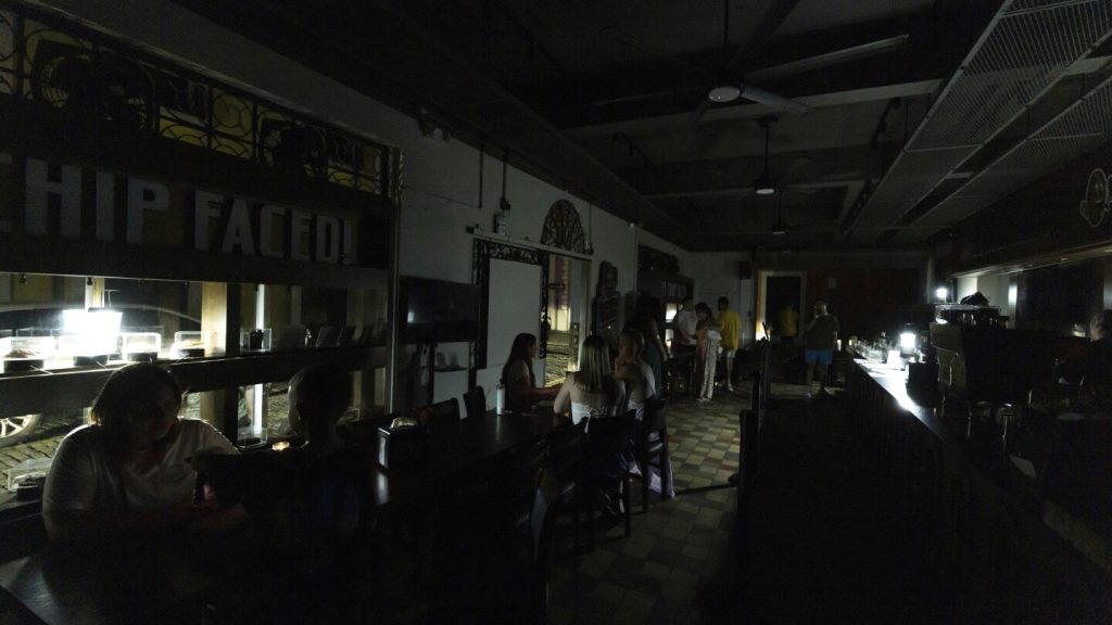Power Puerto Rico viene colpito mentre i residenti si stanno preparando per le vacanze di Pasqua